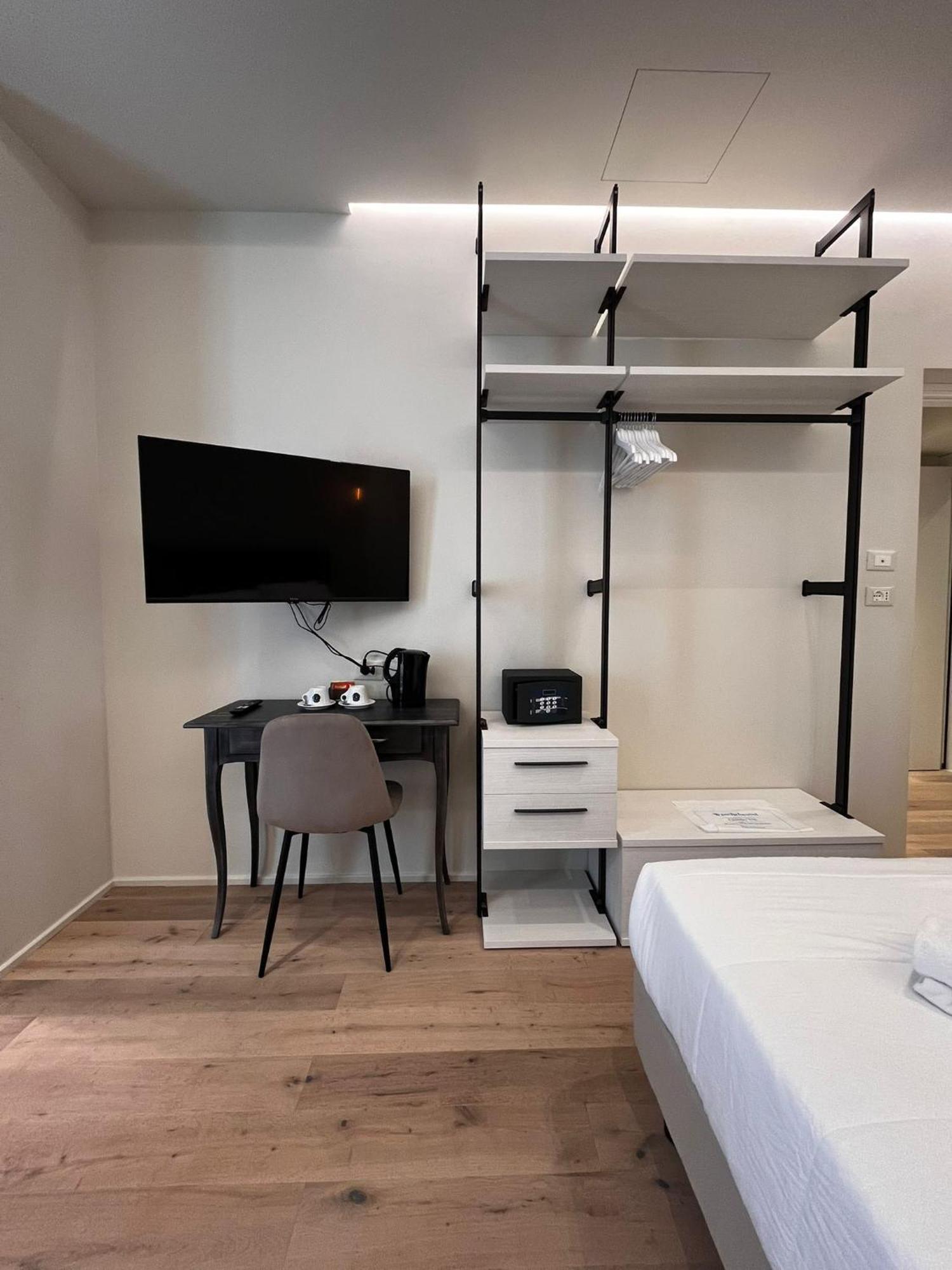 Adalesia & Coffee Hotel